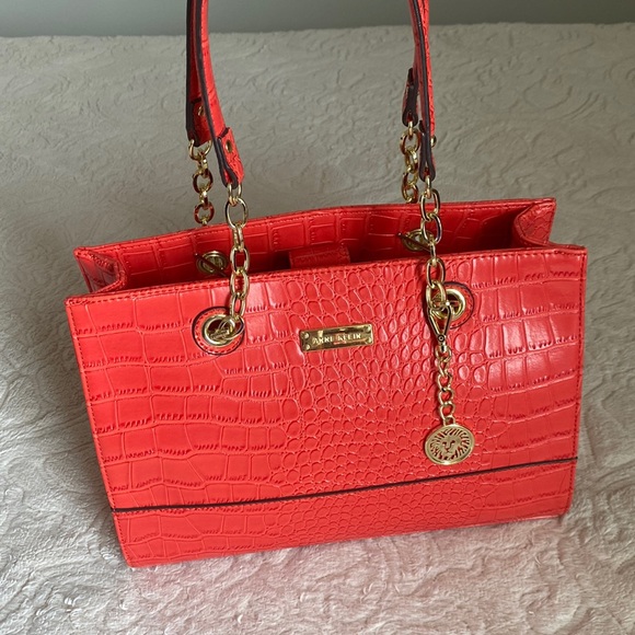 Anne Klein Handbags - NWOT Anne Klein “Poppy” handbag textured alligator print. Gold chainlink details